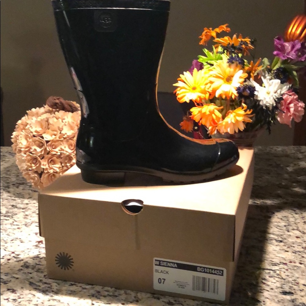 Brand New UGG Sienna Black (glossy)Rainboots Wmns7